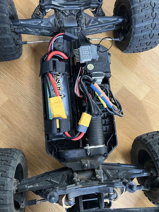 Hpi-Racing Maverick Quantum XT brushless(masina cu telecomanda)