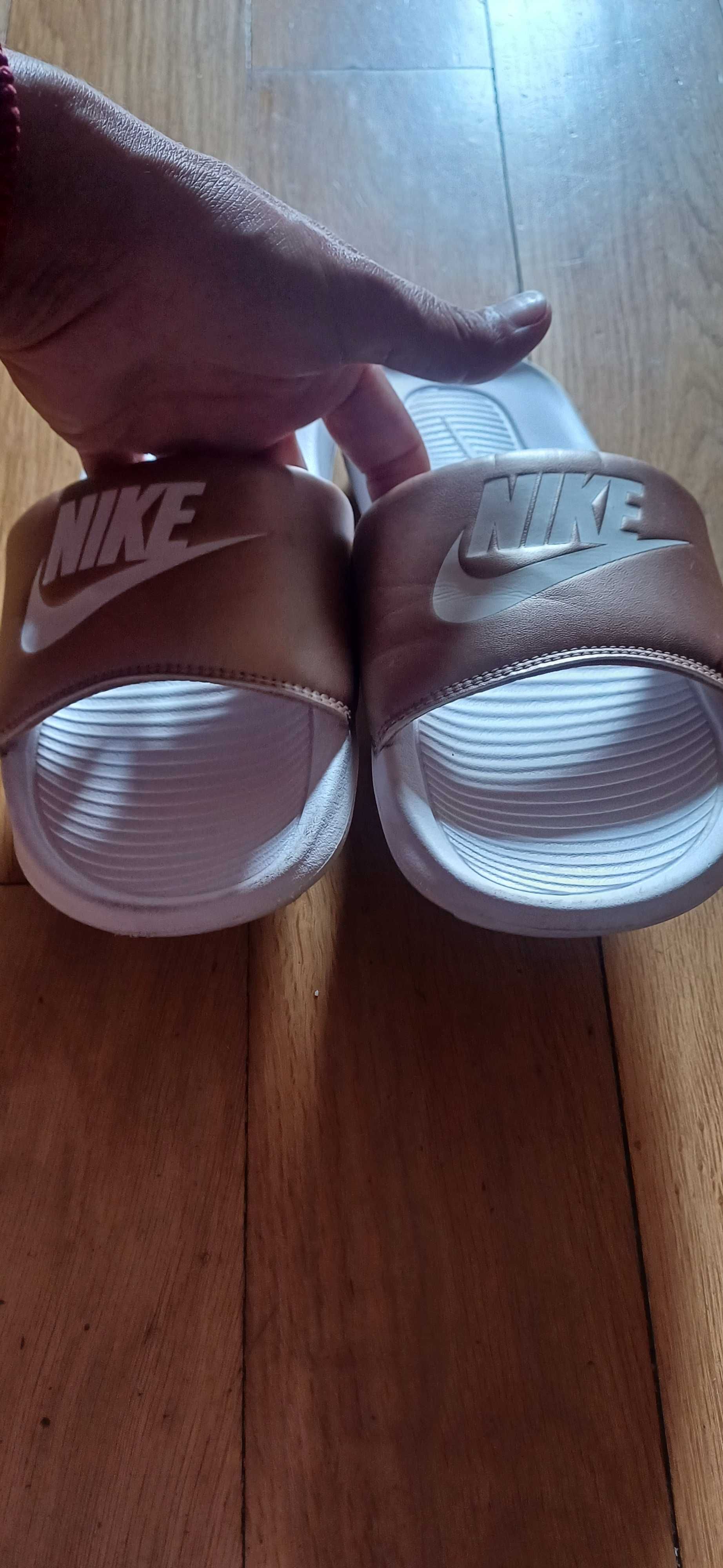 Четири чифта чехли/джапанки Nike