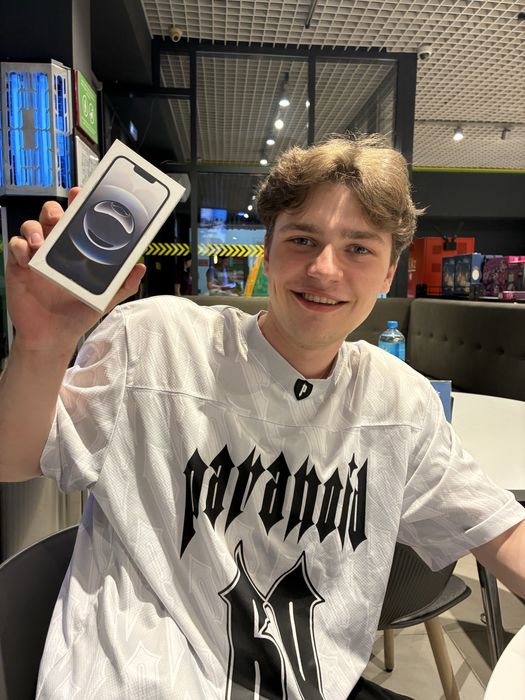 Iphone 16e в идеальном состояний