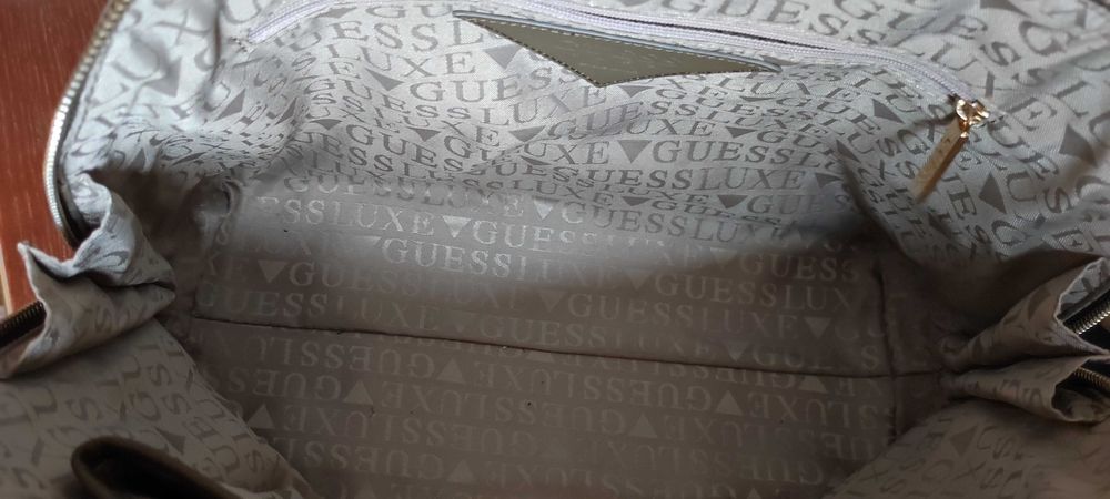 Оригинална чанта Guess