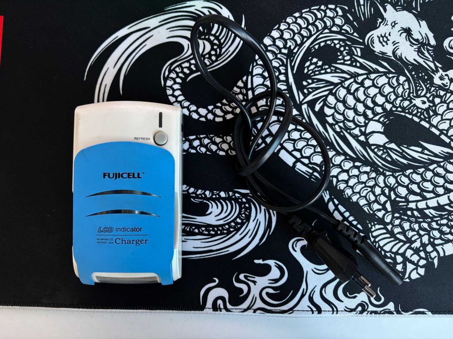 Incarcator acumulatori AA/AAA Fujicell