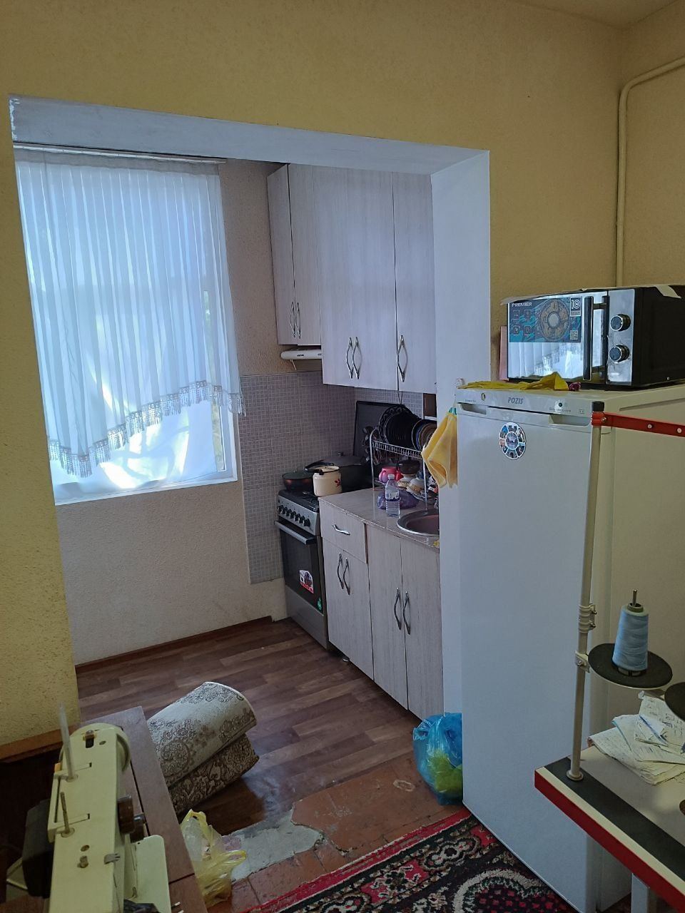 Srocna 2 xonali uy sotiladi.