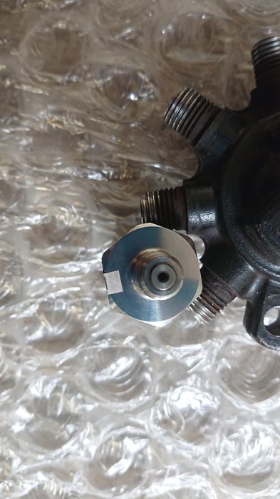 Горивен разпределител и датчик високо налягане  за форд фокус .