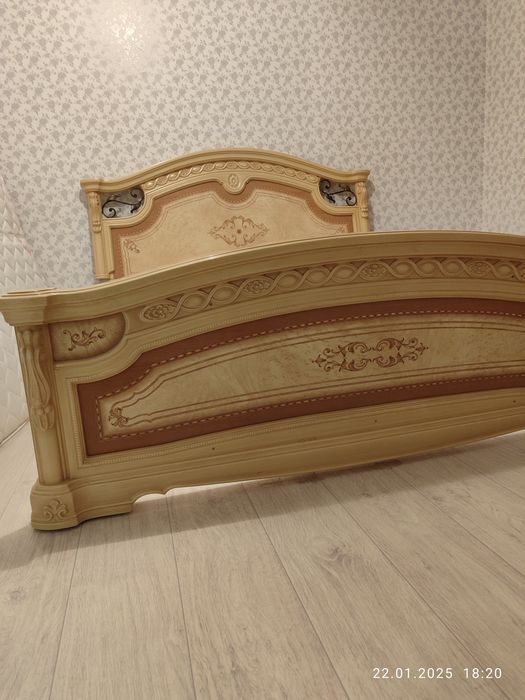 Двухспальная кровать