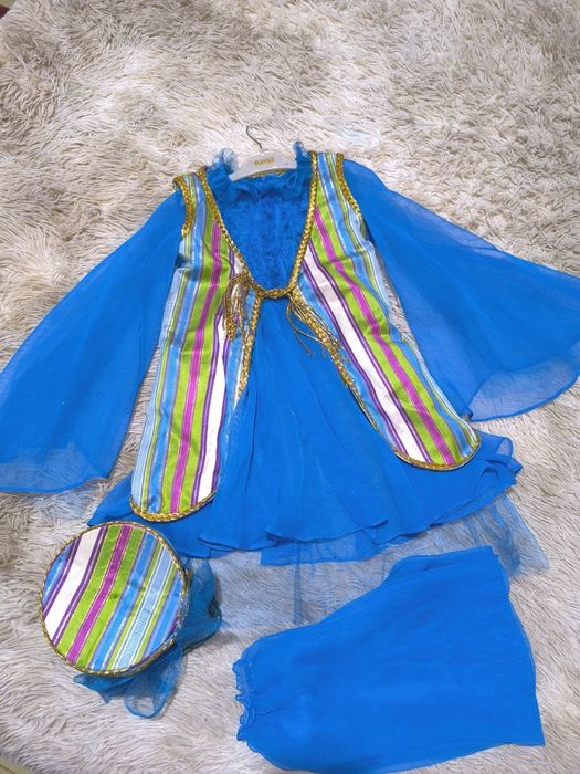 Продаются костюмы для девочек.