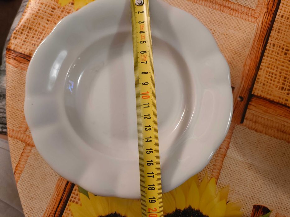 Старини порцеланови чинии за хранене