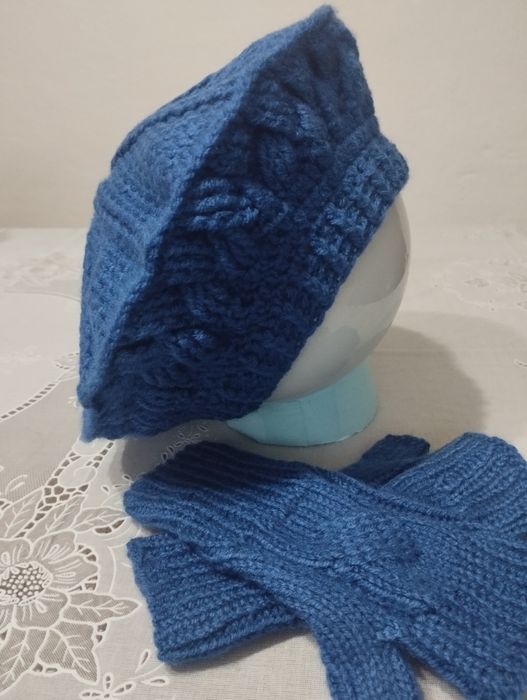 Ръчно плетени дамски шапки барети, тюрбани и бини