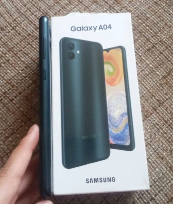 Продам новый смартфон Galaxy A04...использовала всего лишь месяц.