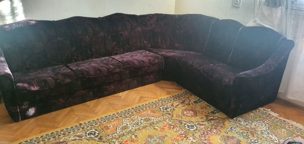 Coltar modular format din canapea extensibila ,2 module și un fotoliu.