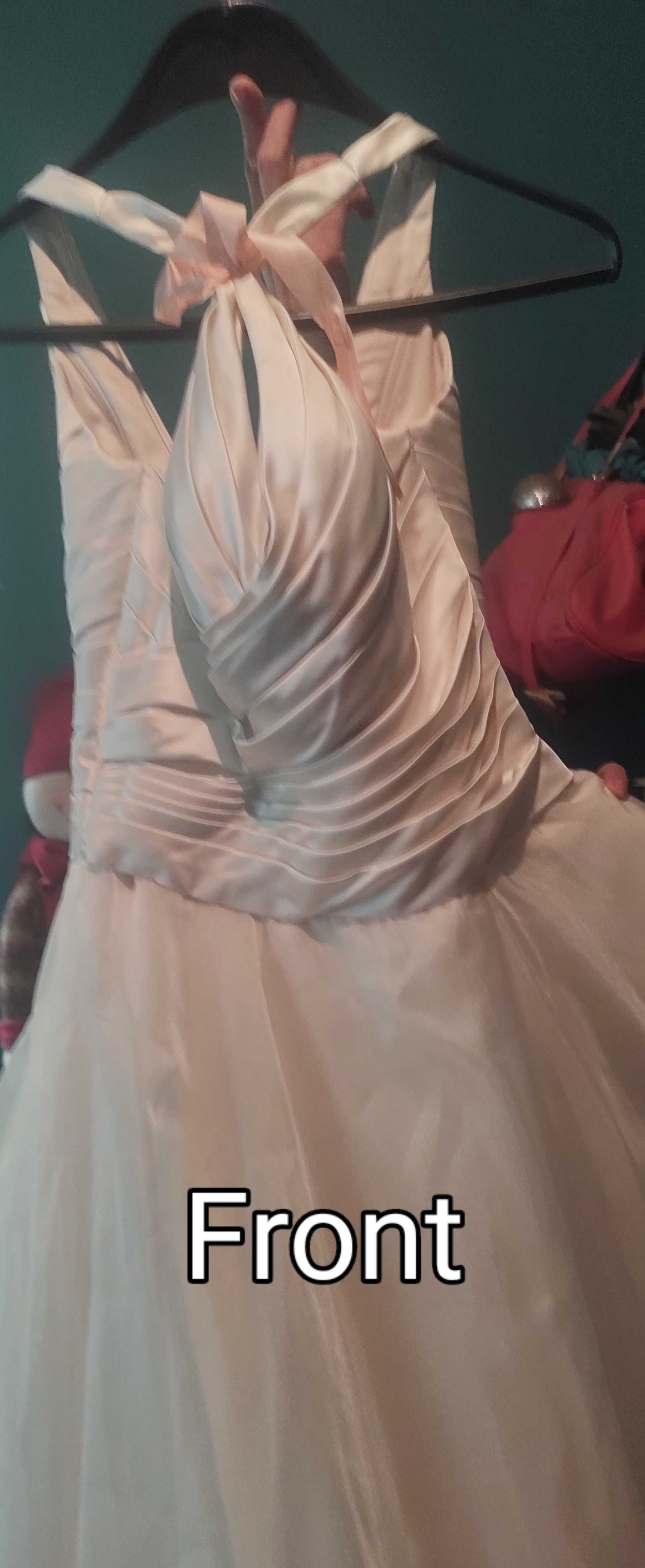 Сватбена рокля и аксесоари