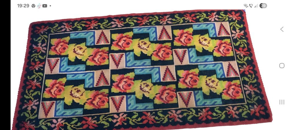 Țesătură populară " scoarță" din zona nordului Moldovei.