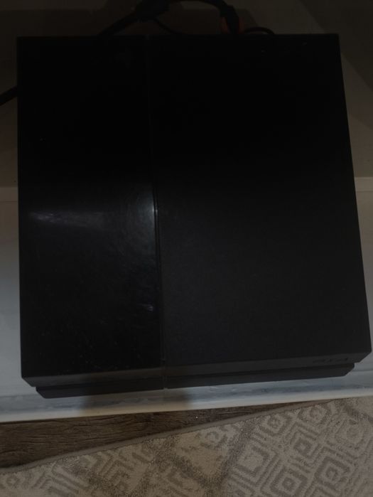 Playstation 4 в хорошем состоянии