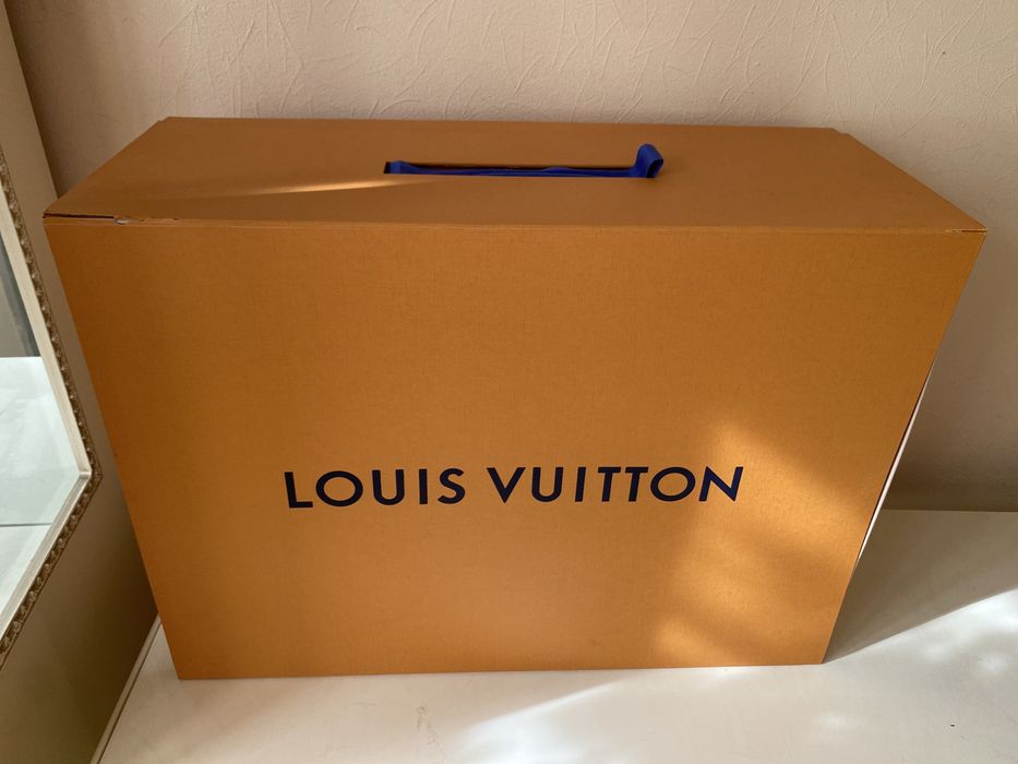 Коробка Louis Vuitton