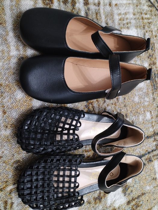 Продам для девочек туфельки