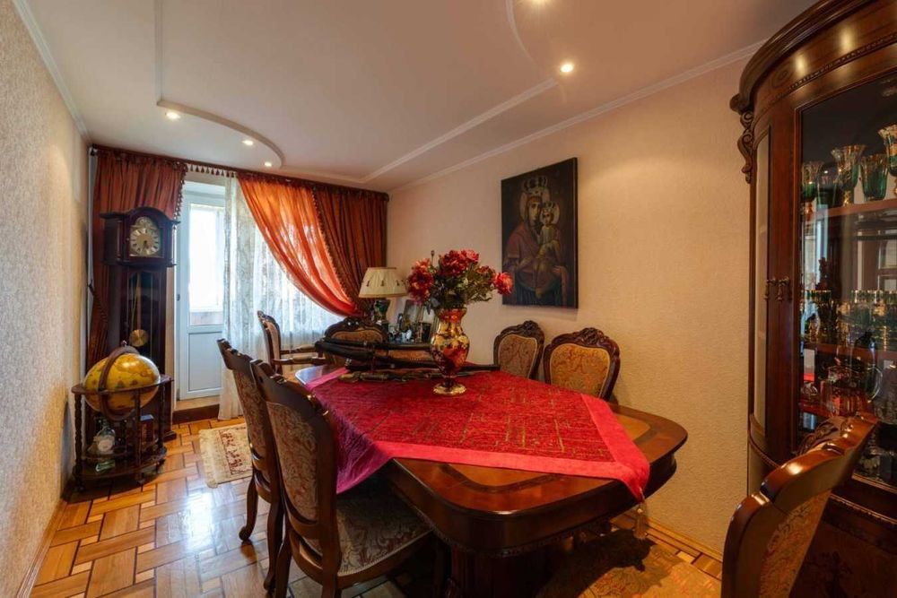 Дава се под наем Двустаен апартамент в София, Център - 65 кв.м за 408 € - Снимка #1