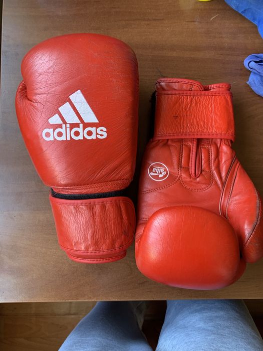 Продаются боксерские перчатки adidas оригинал