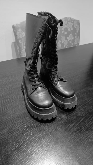 Ghete înalte din piele cu platforma Zara