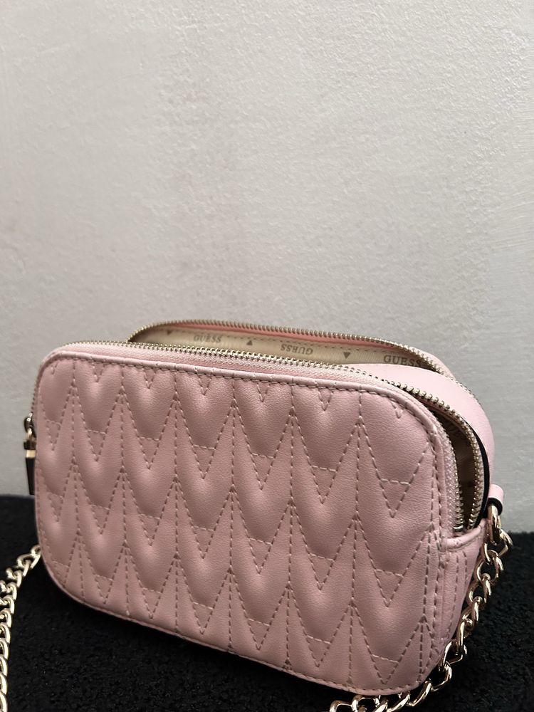 Чисто нова чанта Guess