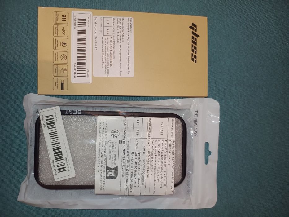 Husa silicon iPhone 13 Black și 3 bucăți folie de Protecție privacy