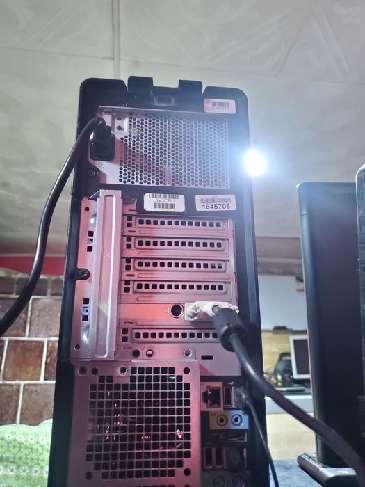 Calculator Dell Precision T3500, 10 GB Rami, 500 GB HDD cu ec. Philips