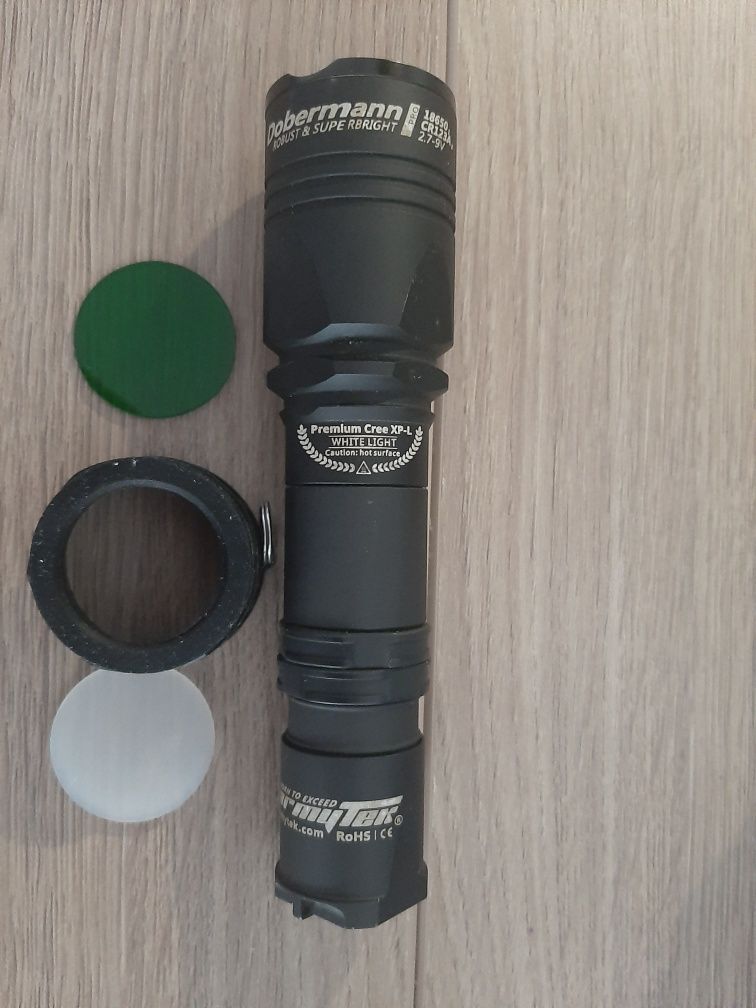 Armytek Dobermann Pro nu Olight, Fenix sau Nitecore