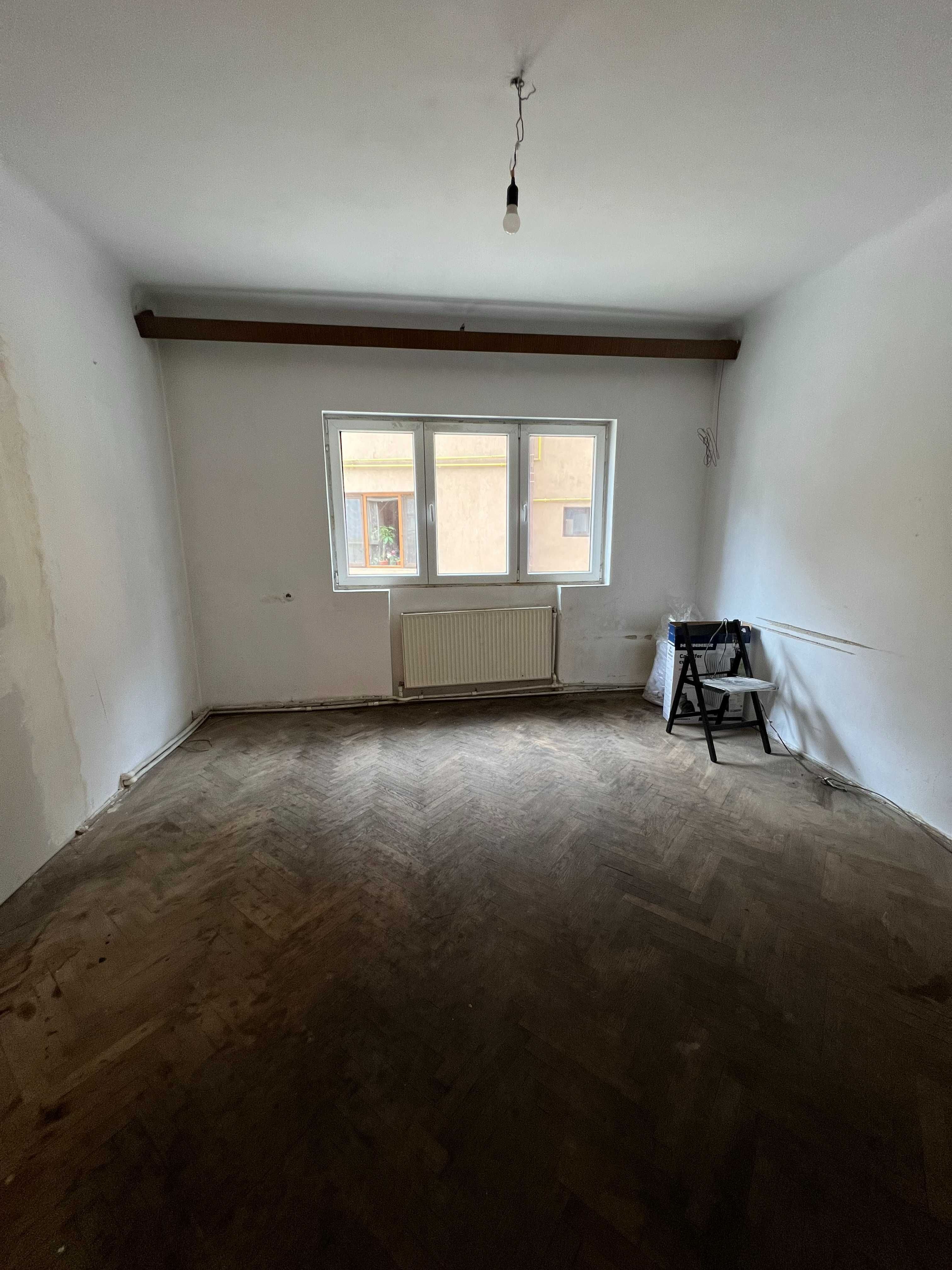 Apartament 77 mp, parter casă interbelică–ideal birou/sediu/investiție