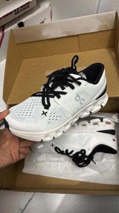 Кроссовки on новые