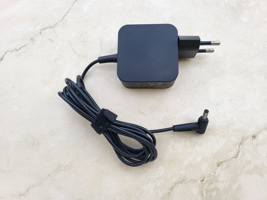 Incarcator laptop Asus 19V 2,37A 45W - mufa subtire 4,0x1,35mm