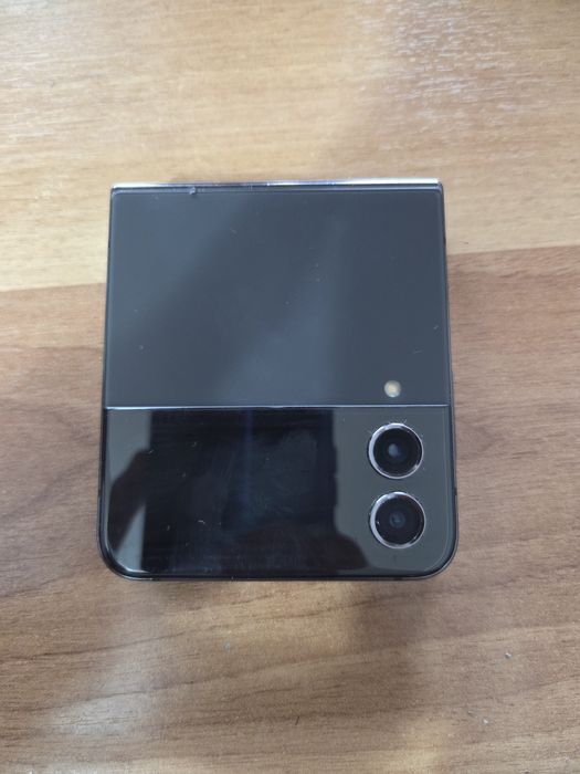 Z flip 4 cu display defect