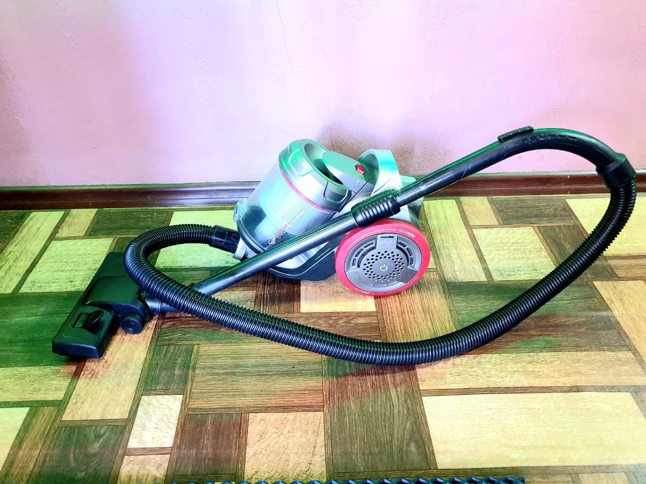 Продам пылесос 2000w.