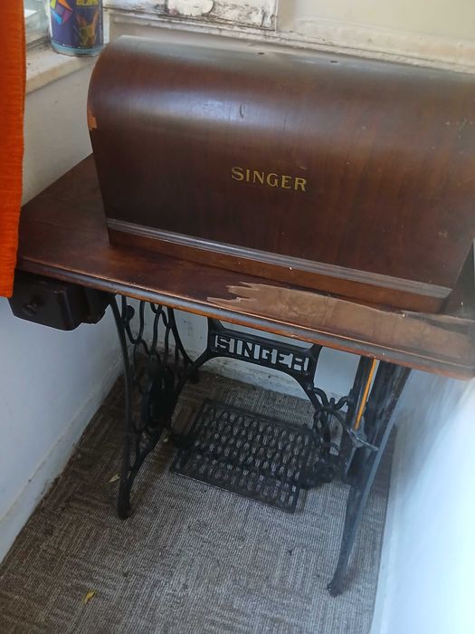 Masina de cusut Singer