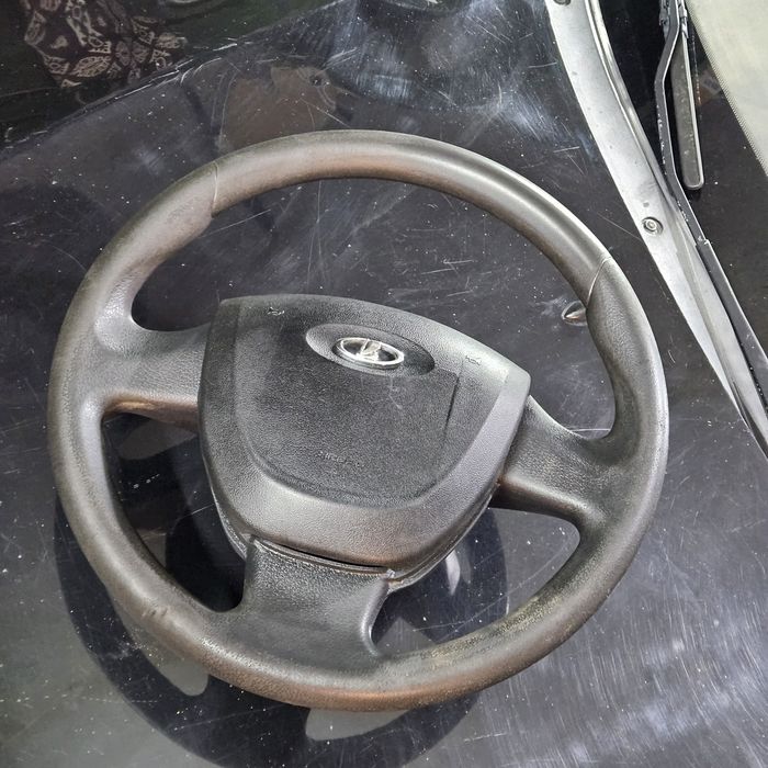 Продам руль в сборе с подушкой безопасности.  Лада гранта