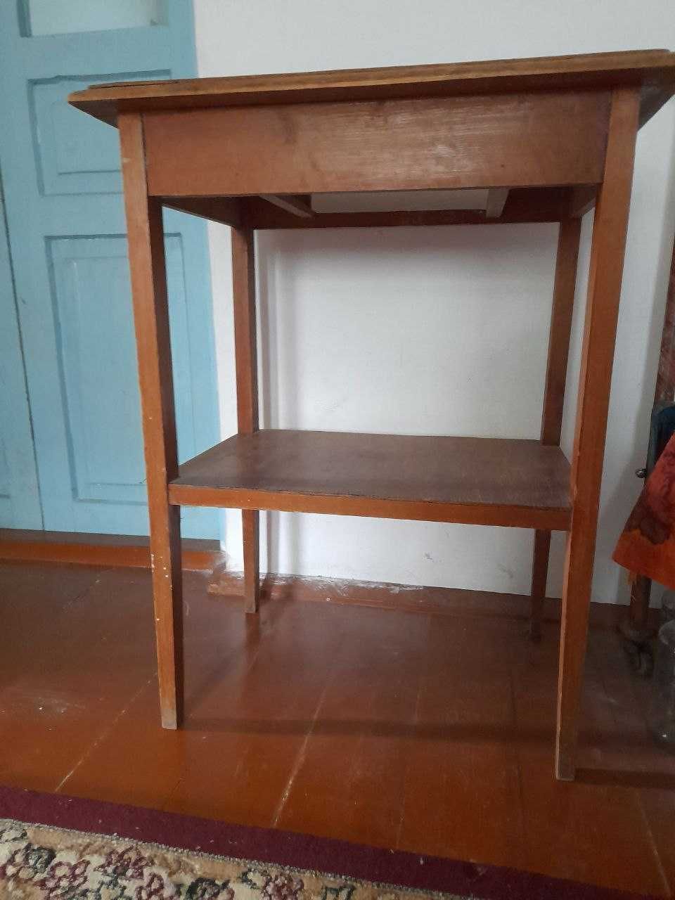 Продам столик деревянный