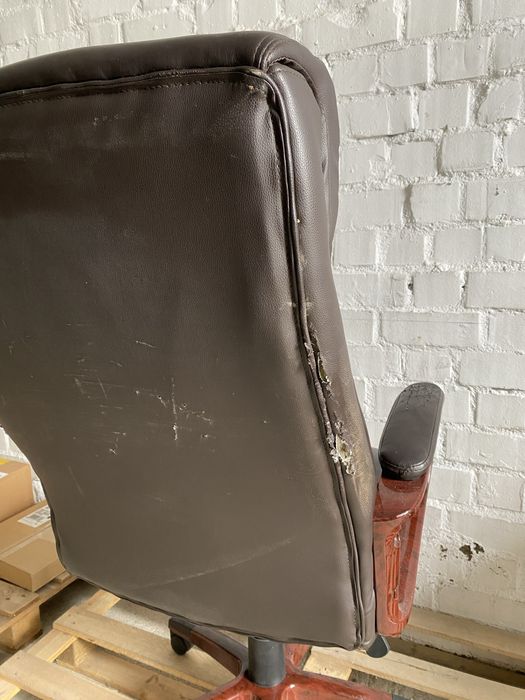 Scaun birou directorial piele maro insertii mahon