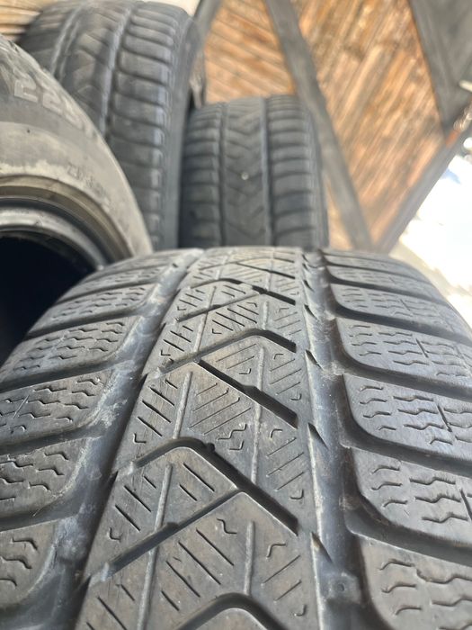 Зимни гуми PIRELLI 225/55/18 DOT 4520
