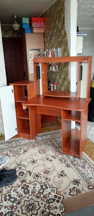 Отдам бесплатно компьютерный стол.