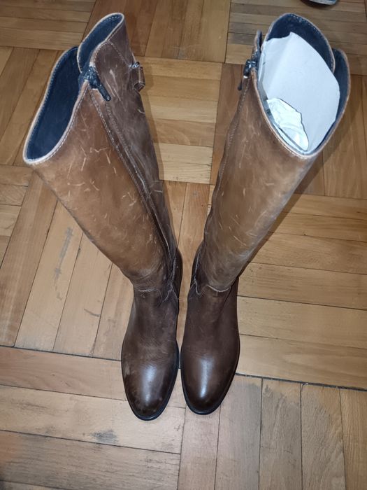 Vând cizme de femei, din piele