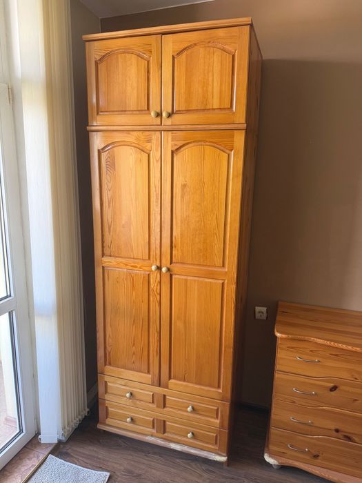 Гардероб, скрин и нощно шкафче