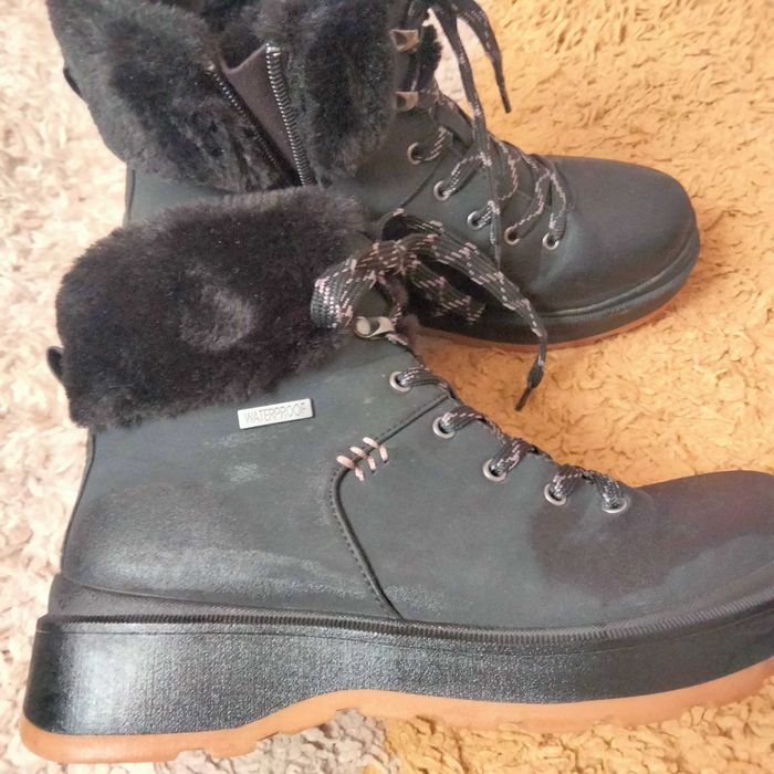 Vand bocanci(skekers)shoes