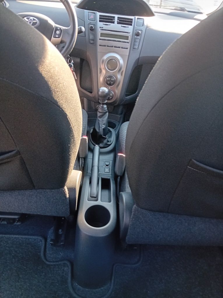 TOYOTA YARIS 1.3VVT-i Климатроник TOP