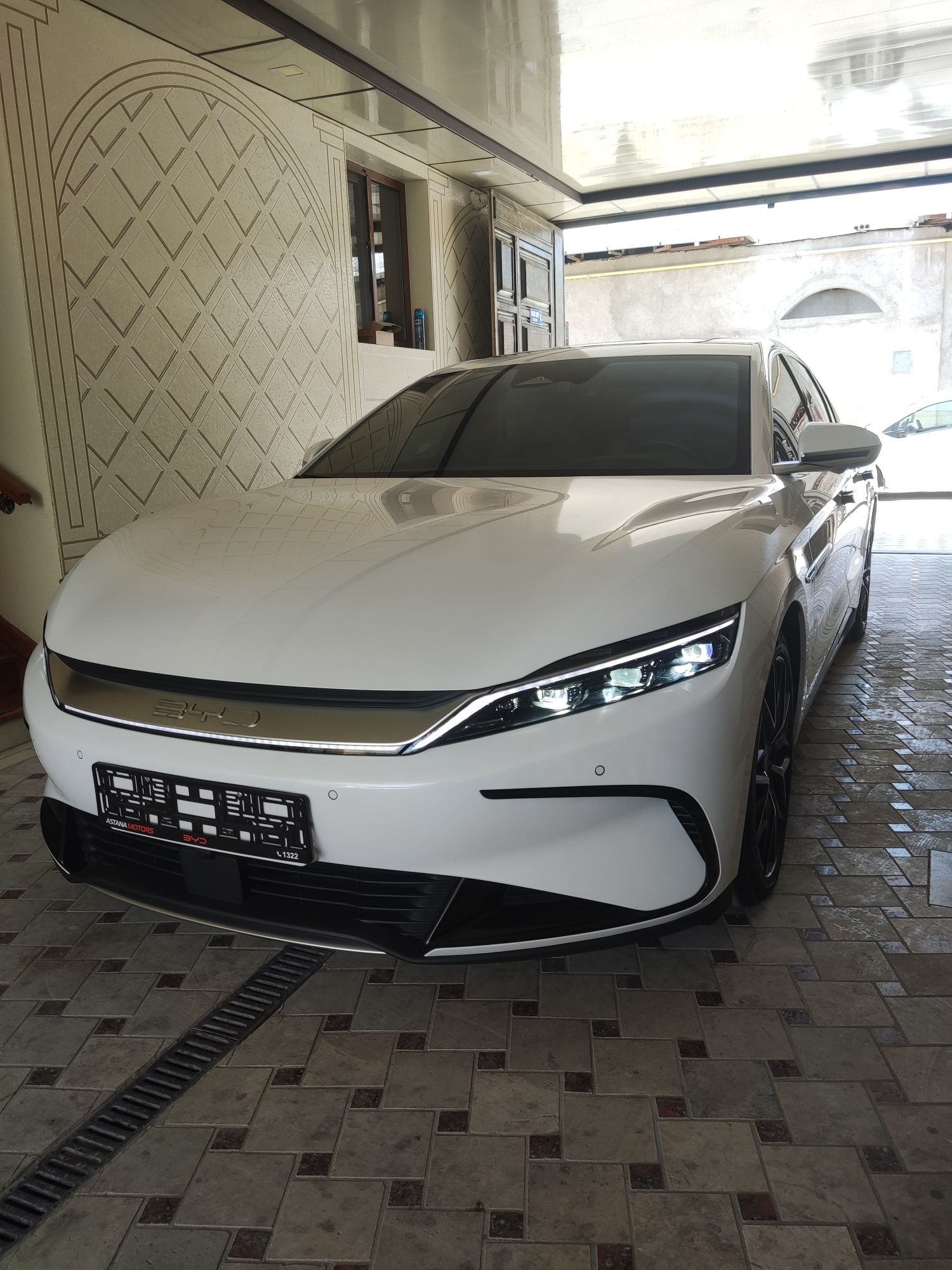 BYD HAN xan 715 кмли фул позиция 2023/25 официальный салондан олинган