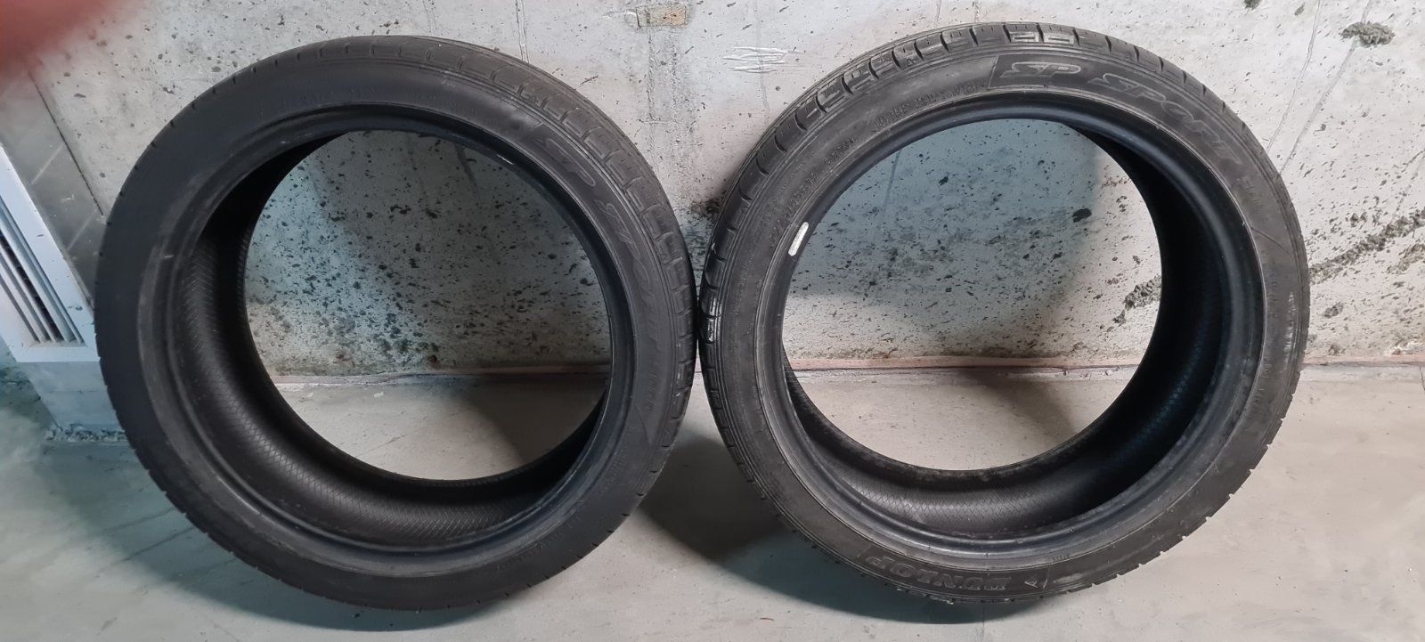 Гуми DUNLOP 225/45/19 - 2 броя.