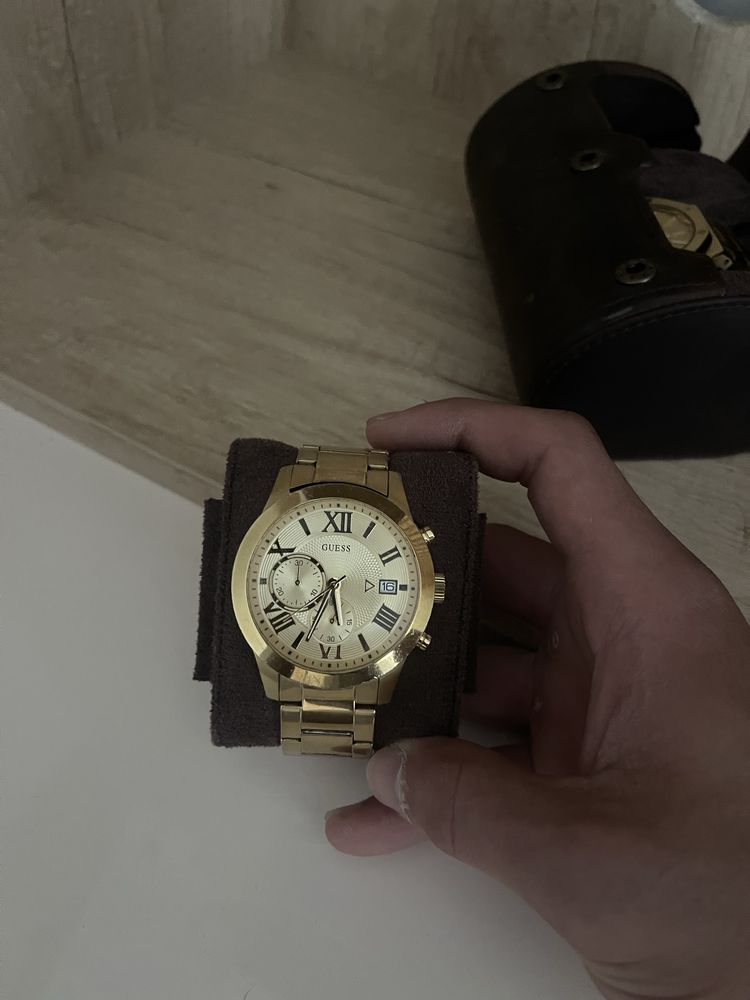 Мъжки часовник Guess – златен, добро състояние