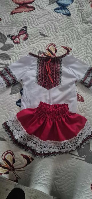 Costum traditional, ie+fustita fetiță
