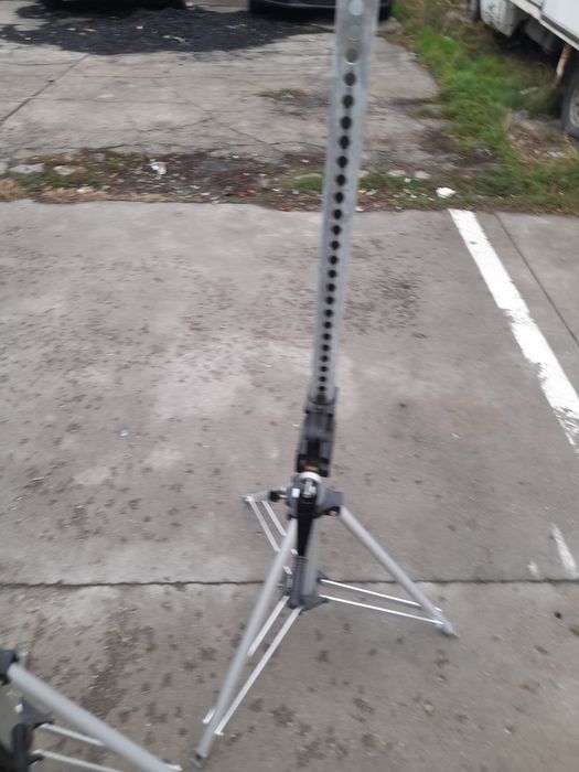 Set 2 trepiede  telescopice pentru lumini,constructii(ca hilti,festool