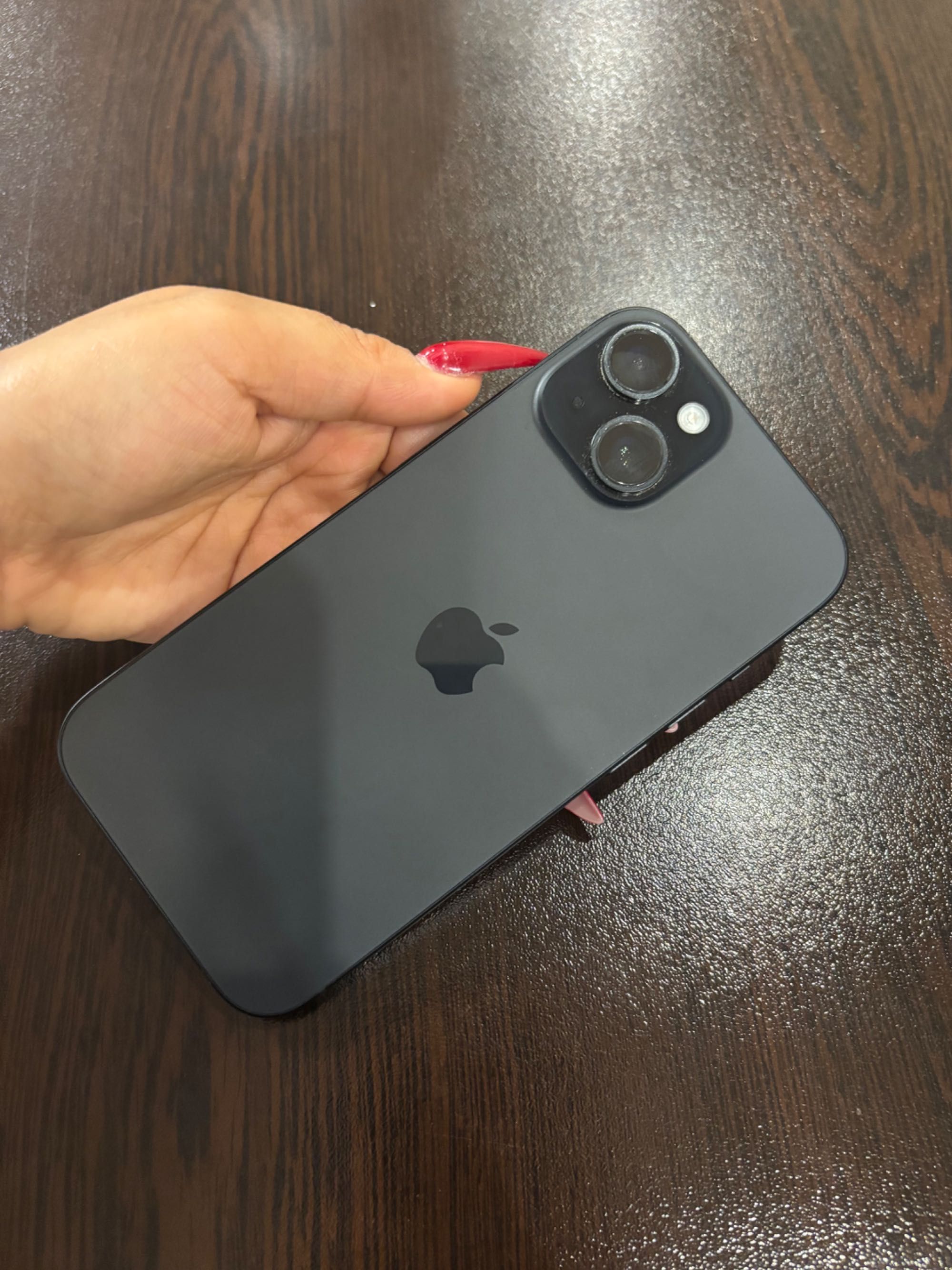 iPhone 15  – 128GB