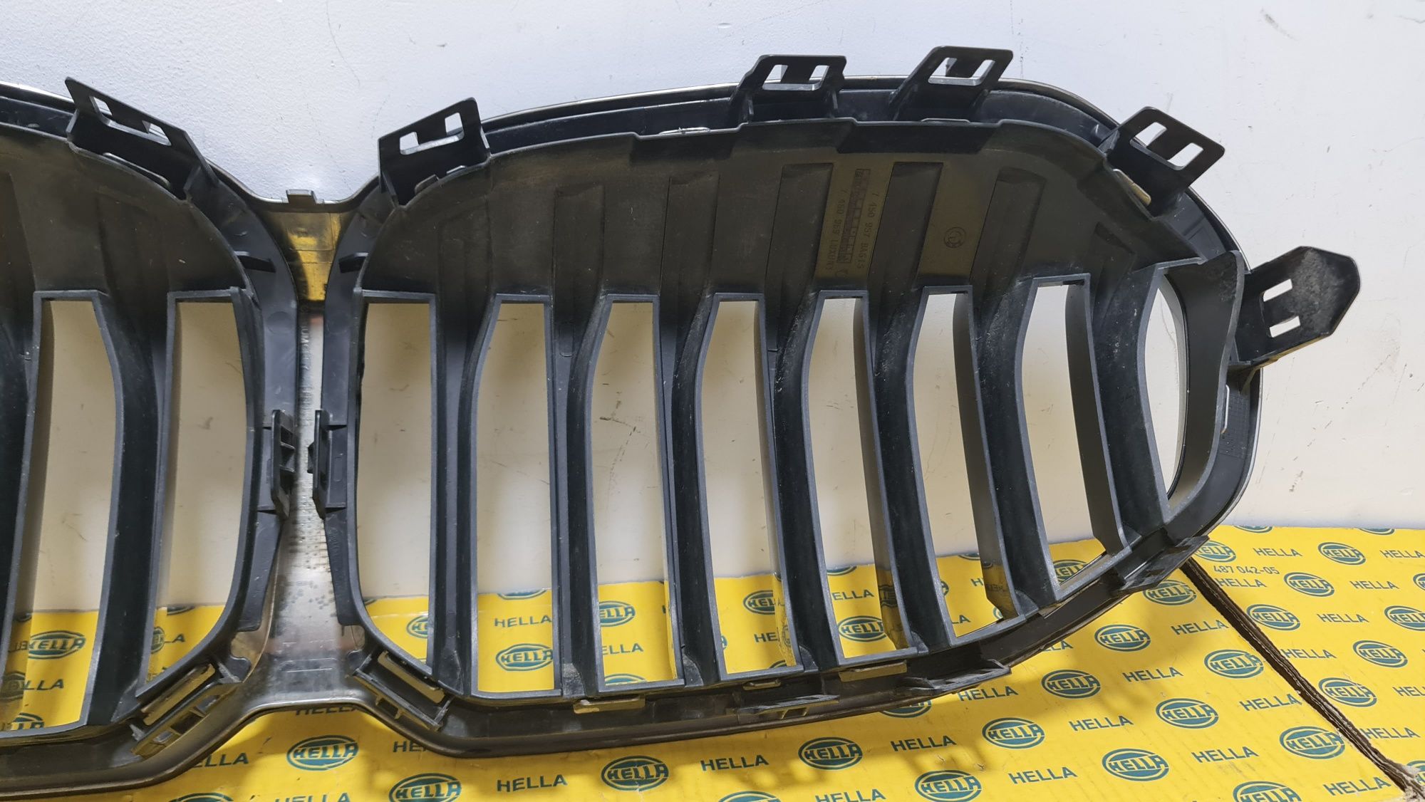 Grila masca radiator bara fata BMW 1 F40
