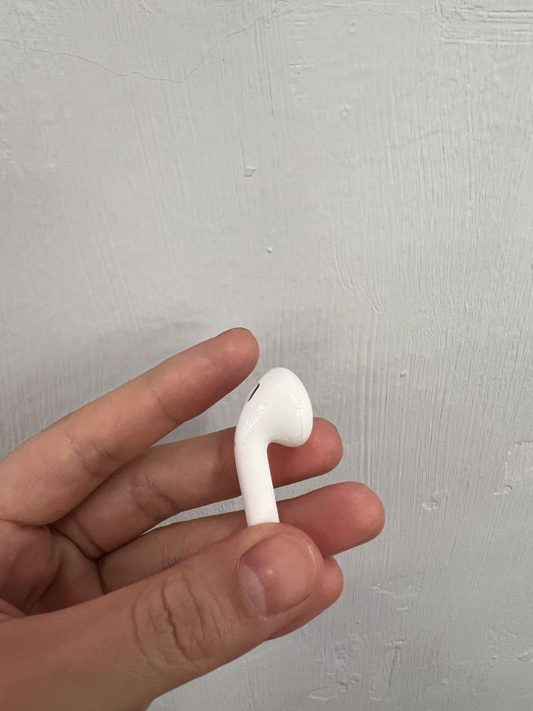 Левый ухо от  AirPods 2 оригинал