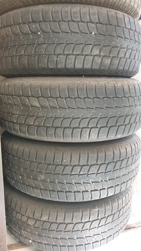 Anvelope iarna Bridgestone blizzak 235/65R17