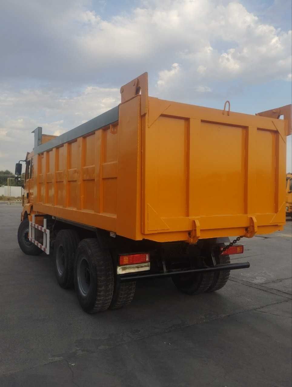 Автомобиль SHACMAN